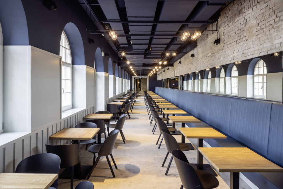 1 Cafe c Joerg Hempel