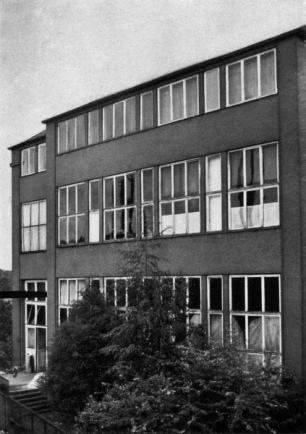 Albin Mueller Ateliergebaeude Nordfassade Ausschnitt, (digitalisiert nach dem Exemplar des Instituts Mathildenhöhe, Städtische Kunstsammlung Darmstadt))